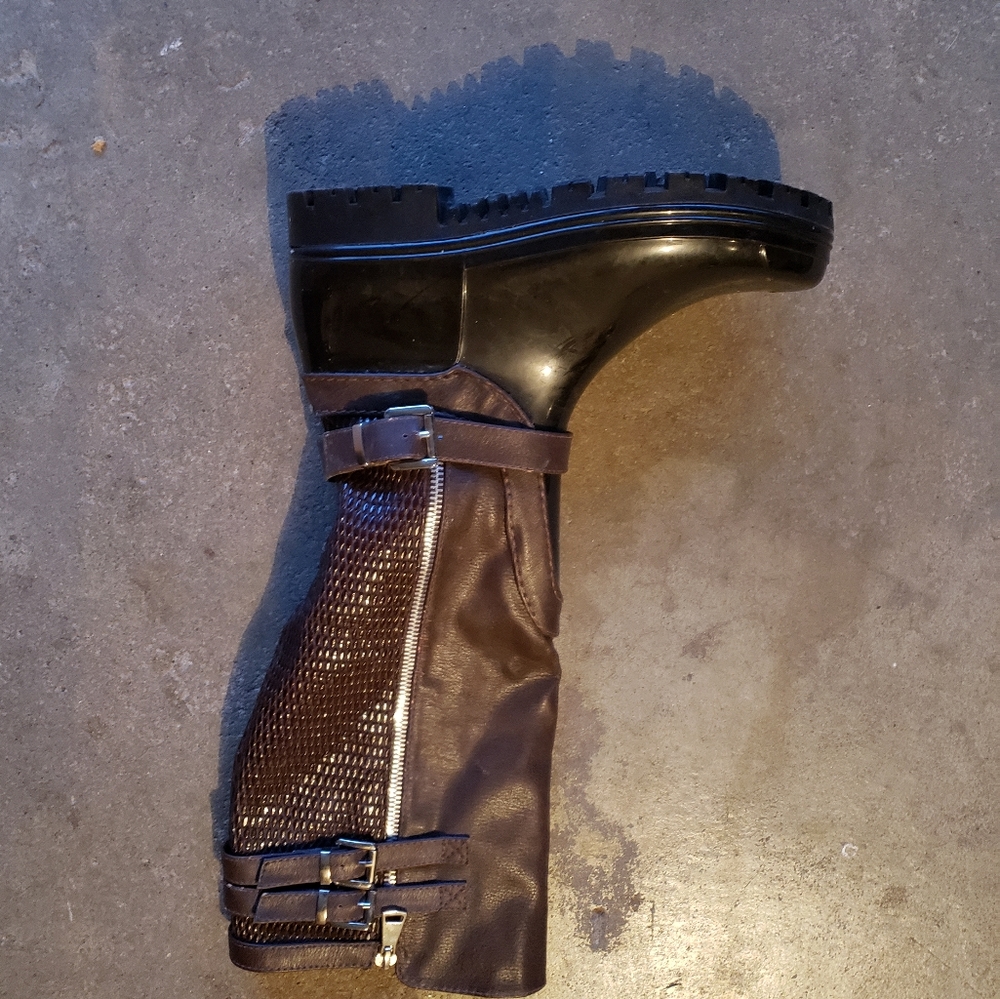 Brand new brown waterproof boots